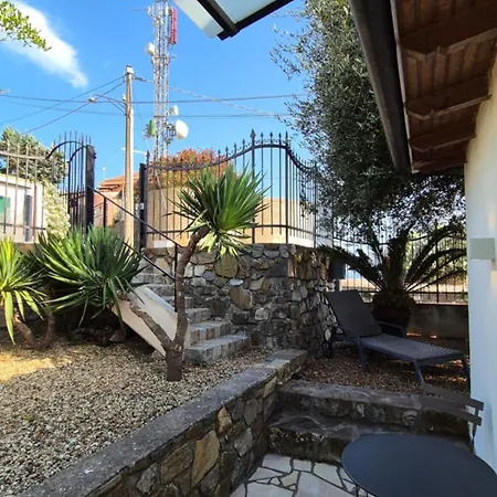 Piccola Casa Con Giardino 度假居