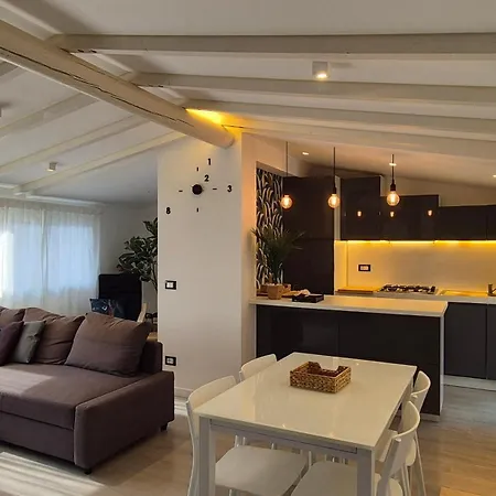 Piccola Casa Con Giardino 圣雷默