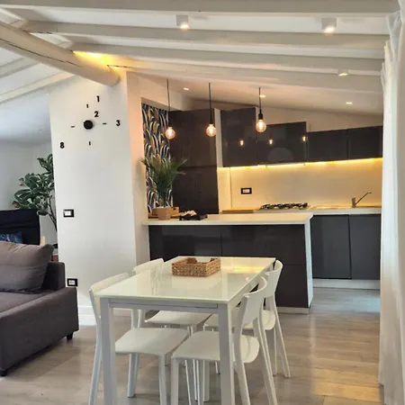 Piccola Casa Con Giardino