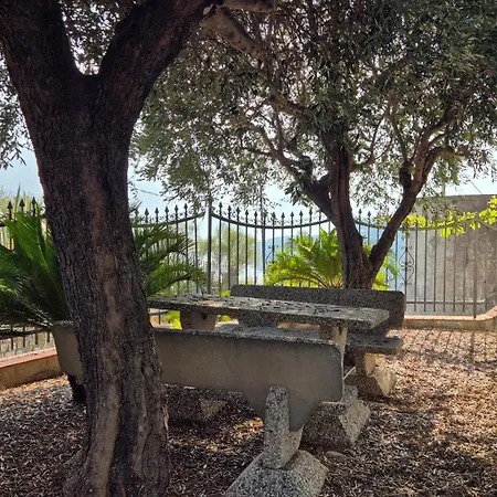 Holiday home Piccola Casa Con Giardino *