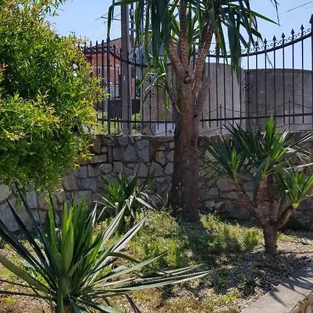 Piccola Casa Con Giardino Sanremo