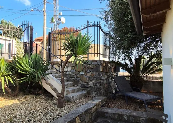 Piccola Casa Con Giardino Nyaraló